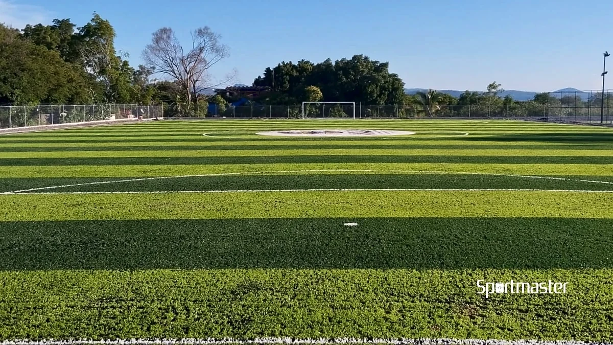 Cancha de fútbol 7 con pasto sintético en Deportivo Ayaña, Ayala, Morelos: pasto sintético deportivo recién cepillado