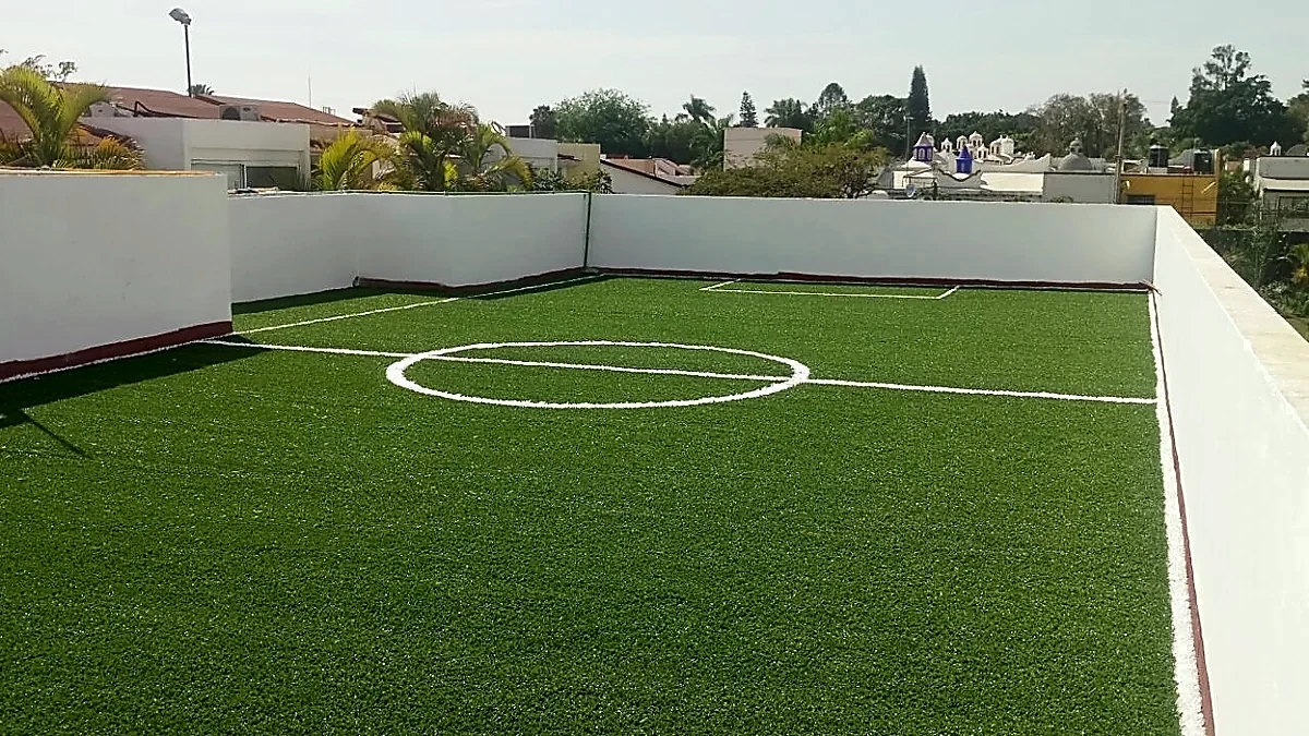 Cancha de fútbol rápido con pasto sintético en Cuernavaca, Morelos