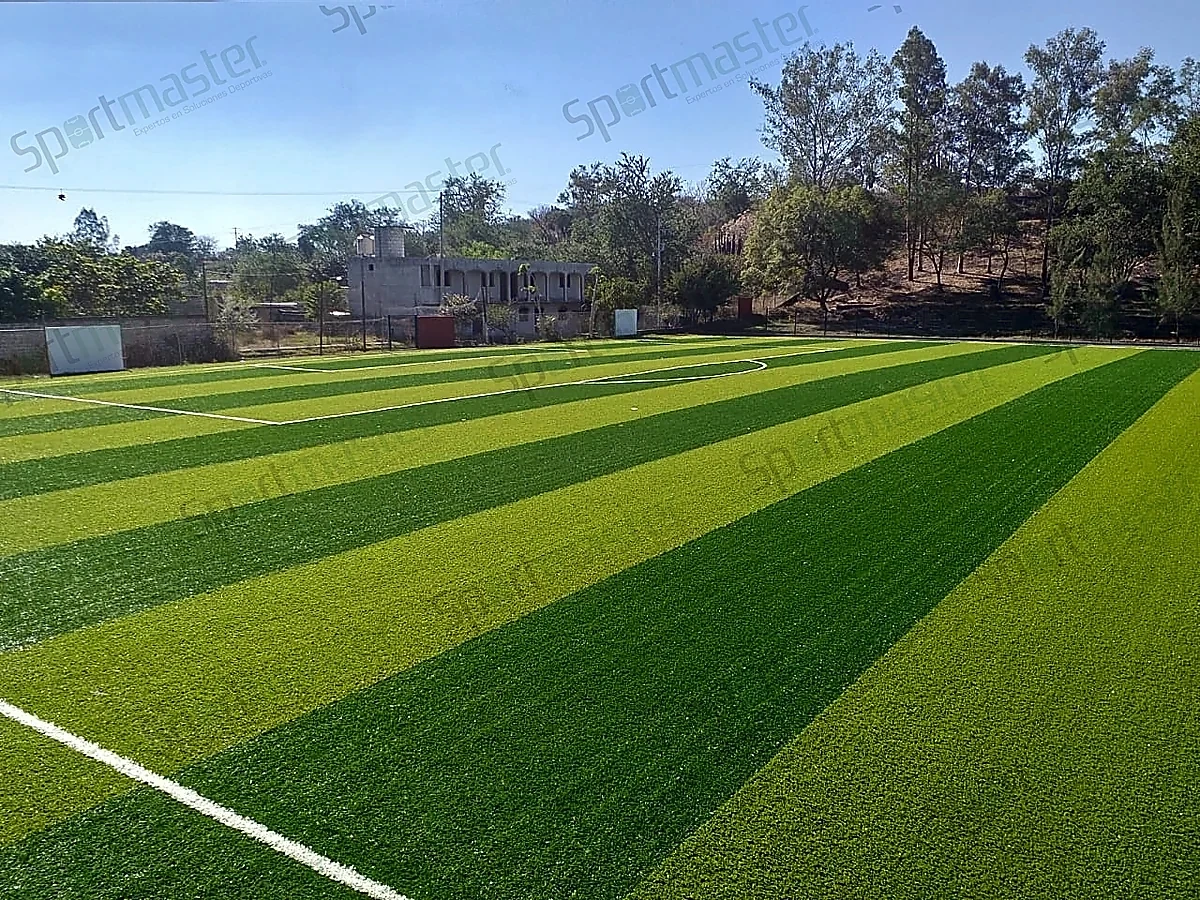 Cancha de fútbol soccer con pasto sintético en Jala, Nayarit: otra vista de la cancha