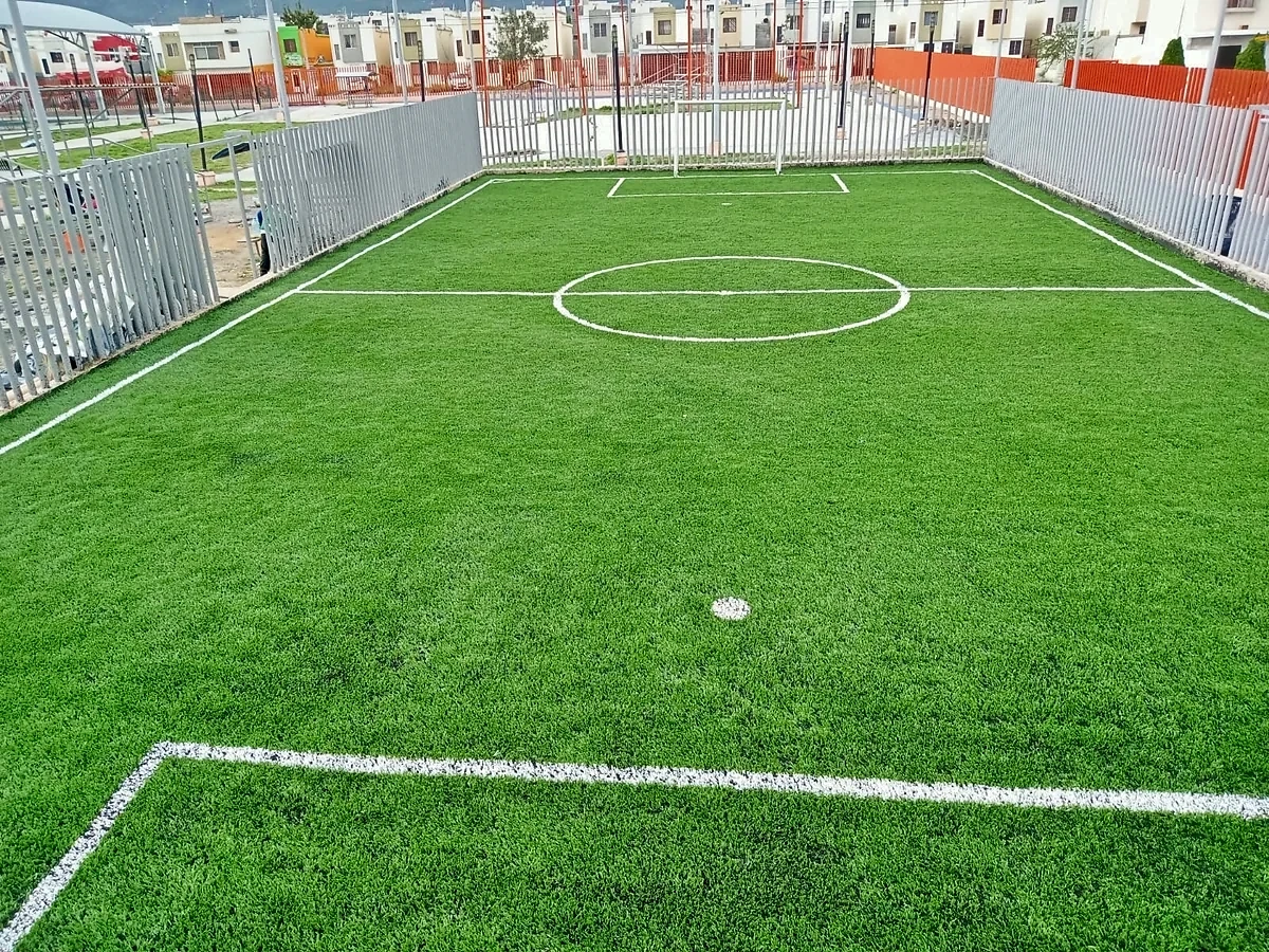 Cancha de fútbol 5 con pasto sintético en Santa Catarina, Nuevo León