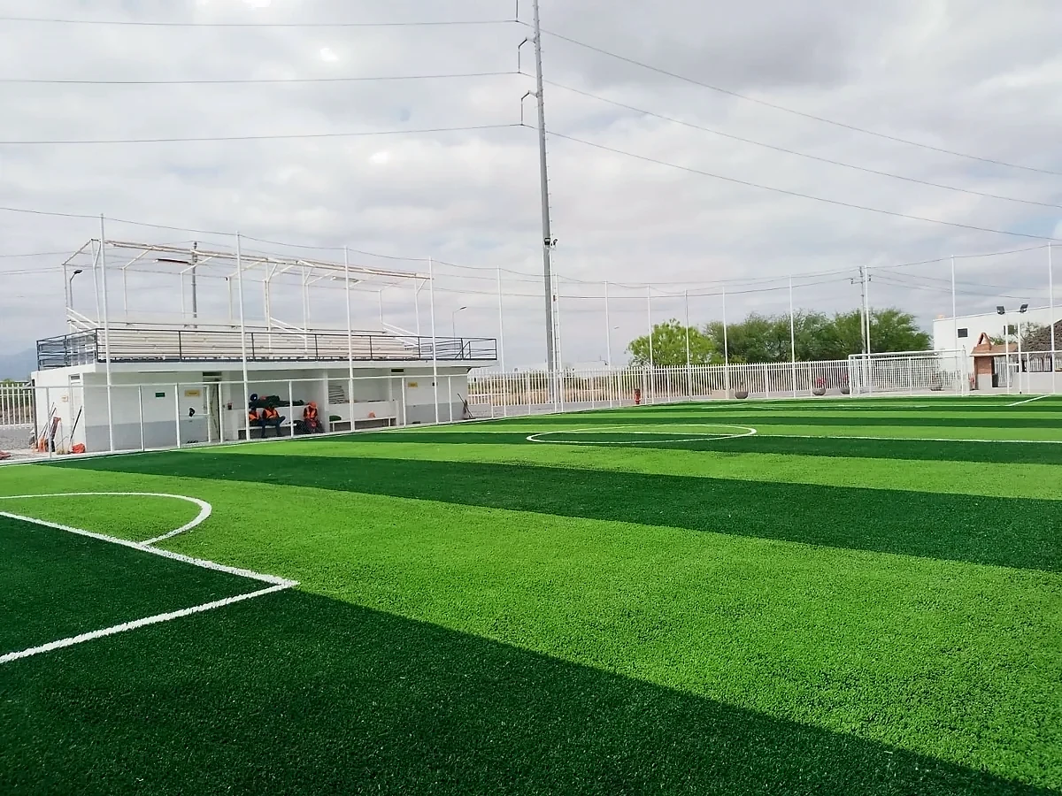 Cancha de fútbol 7 con pasto sintético en Ciénega de Flores, Nuevo León: otra vista de la cancha de fútbol 7