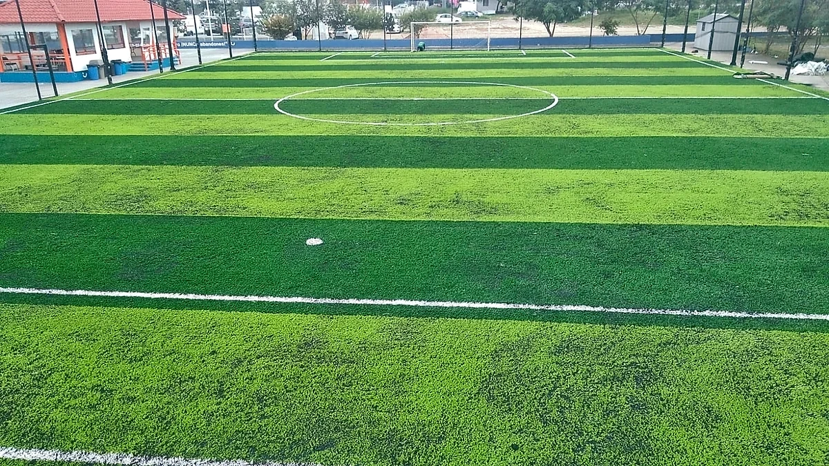 Cancha de fútbol 7 con pasto sintético en Corporativo BANREGIO, San Nicolás de los Garza