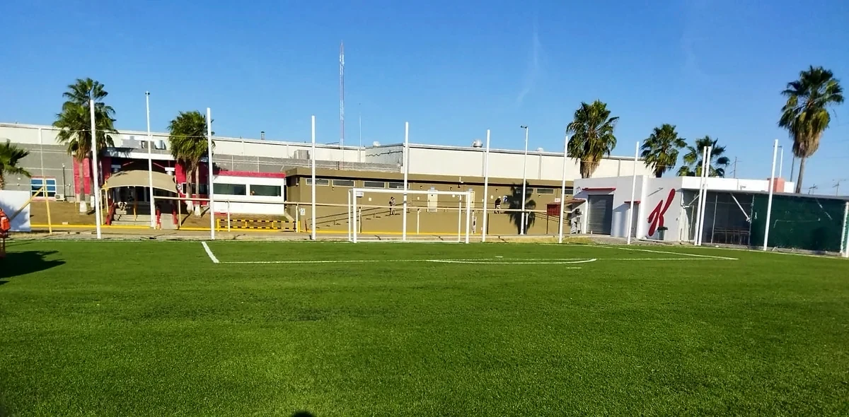 Cancha de fútbol 7 con pasto sintético en Linares, Nuevo León