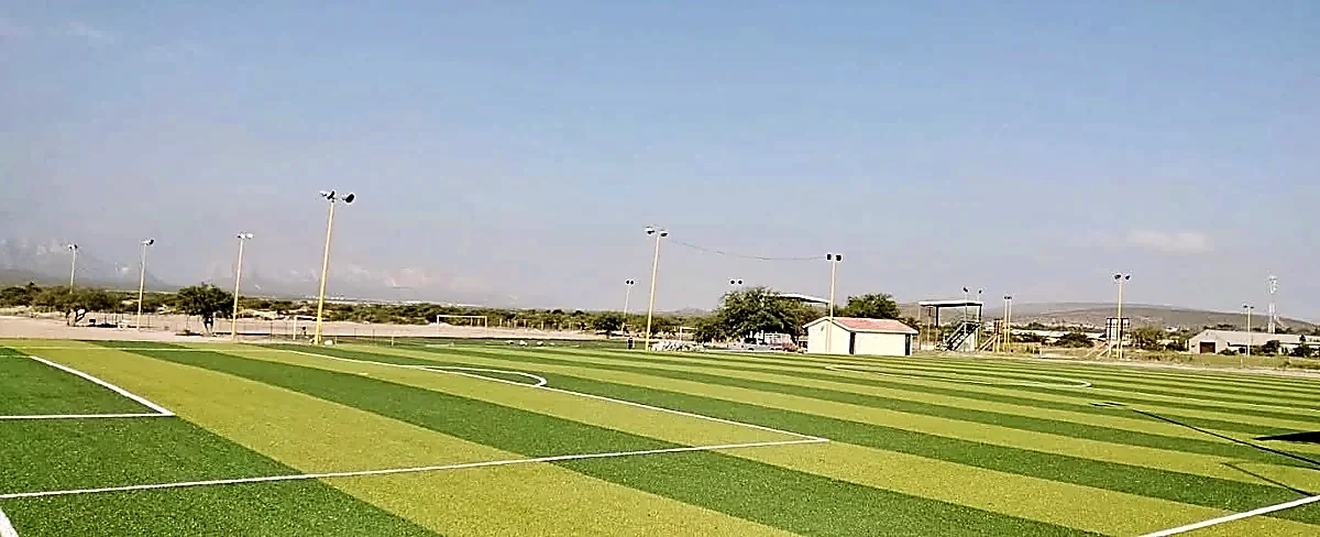 Cancha de fútbol soccer con pasto sintético en Unidad Deportiva Luis Donaldo Colosio, Mina