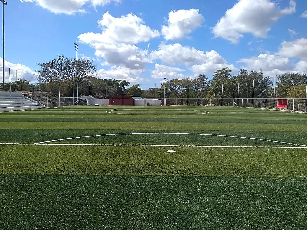 Cancha de fútbol 7 con pasto sintético en Unidad Deportiva Santa Maria Huatulco