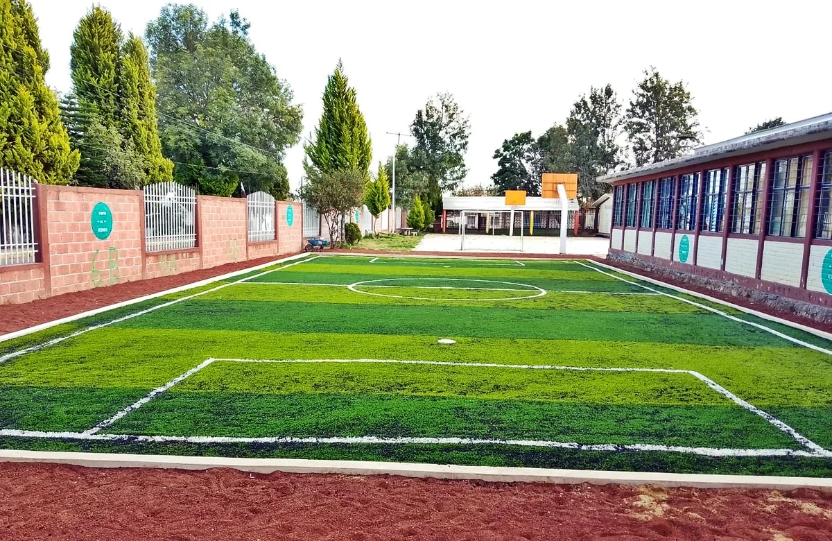 Cancha de fútbol 5 con pasto sintético en San Juan Tetla, Puebla