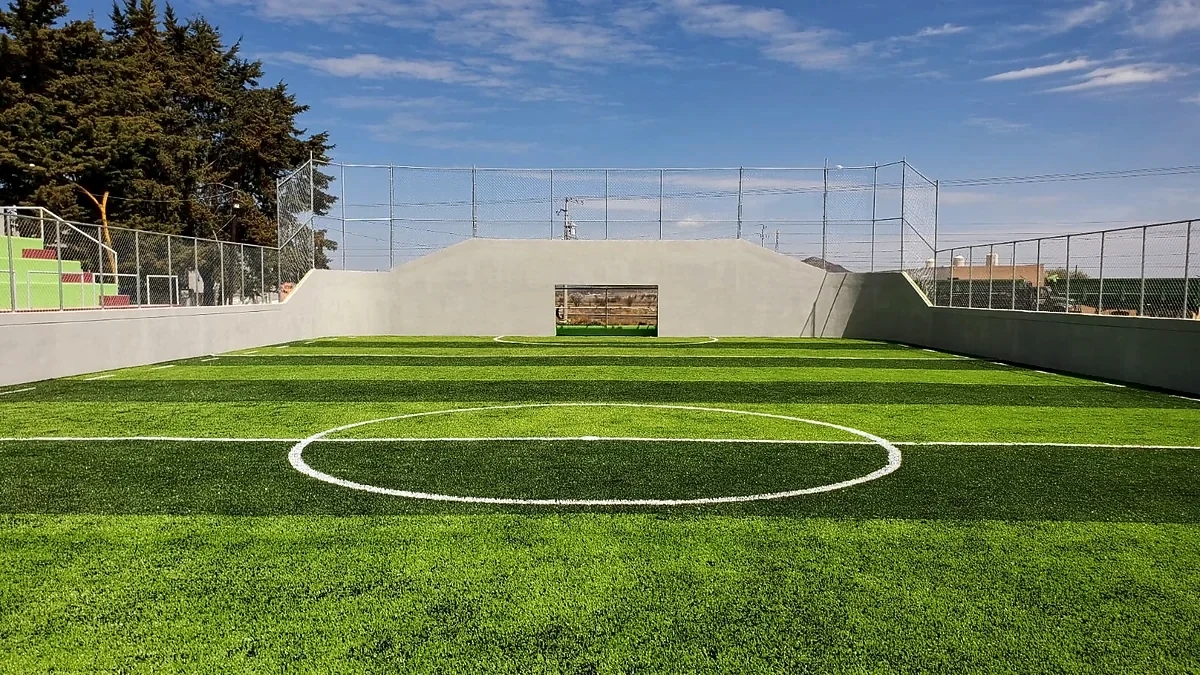 Cancha de fútbol rápido con pasto sintético en San Antonio Virreyes, Puebla