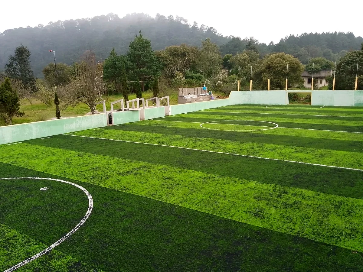Cancha de fútbol rápido con pasto sintético en Teziutlán, Puebla