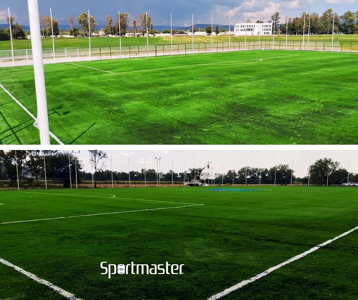 Detalle del pasto sintético de la cancha de fútbol soccer en El Marqués, Querétaro