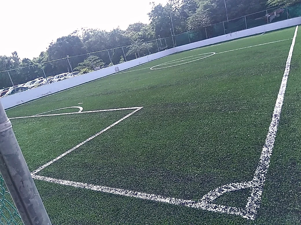 Cancha de fútbol 7 con pasto sintético en Hotel de playa, Playa del Carmen, Quintana Roo: otra vista de la cancha de fútbol 7