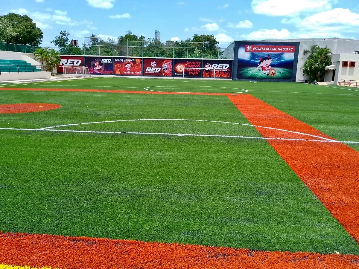 Cancha de fútbol 9 en el Colegio Boston, Cancún