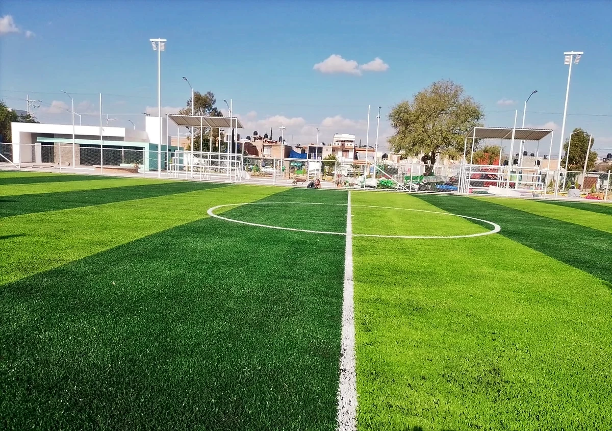 Cancha de fútbol 7 con pasto sintético en Villa de San Francisco, Soledad de Graciano Sánchez