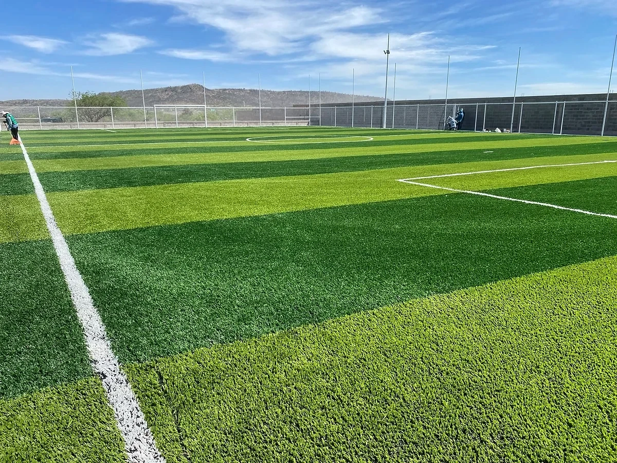 Cancha de fútbol 7 con pasto sintético en Futbol 7 Derramadero, Mexquitic de Carmona, San Luis Potosí: otra vista de la cancha de fútbol 7