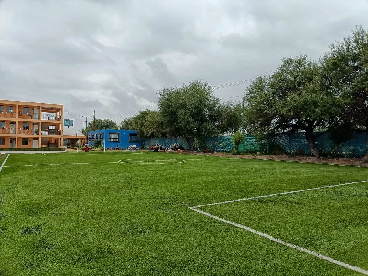 Cancha de fútbol 7 con pasto sintético en Matehuala
