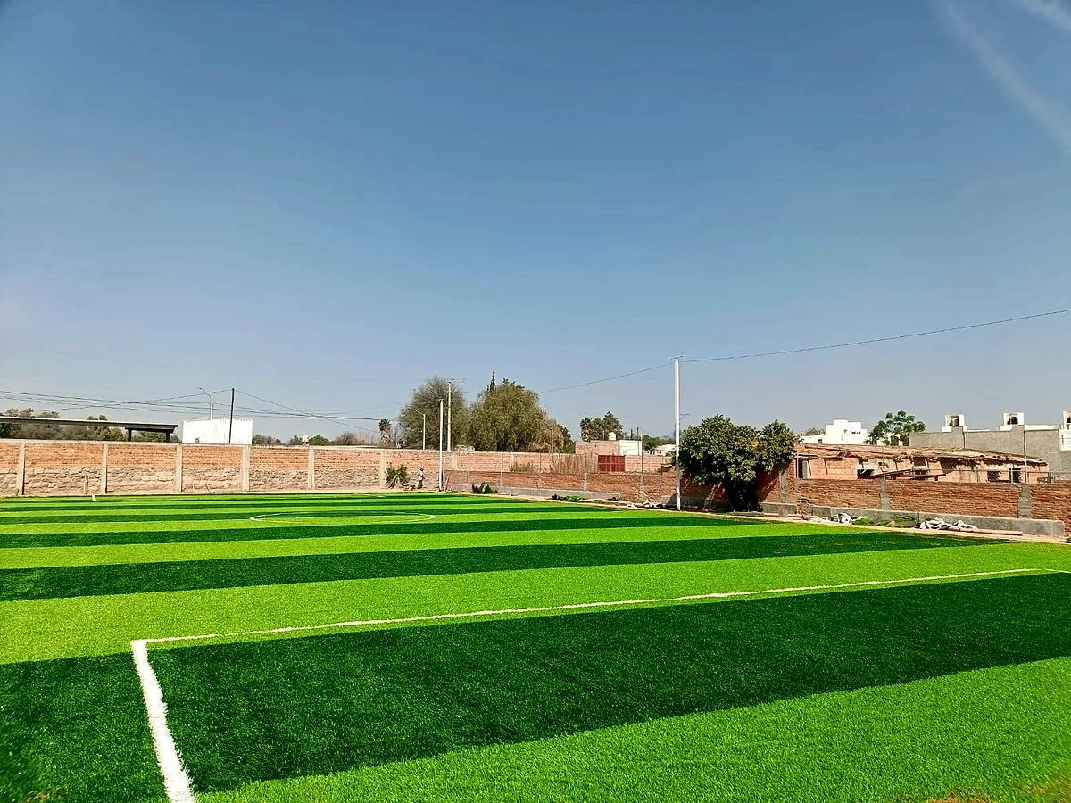 Cancha de fútbol 7 con pasto sintético en Soledad de Graciano Sánchez, San Luis Potosí