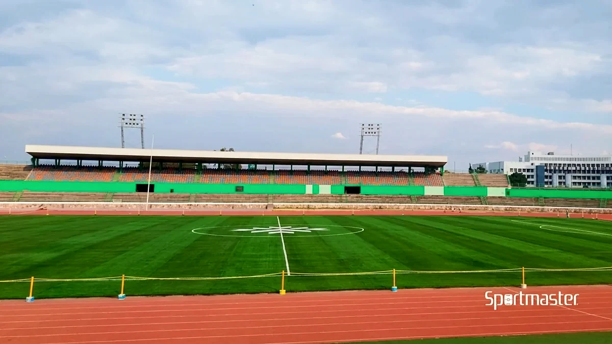 Detalle del pasto sintético de la cancha de fútbol soccer en San Luis Potosí, San Luis Potosí