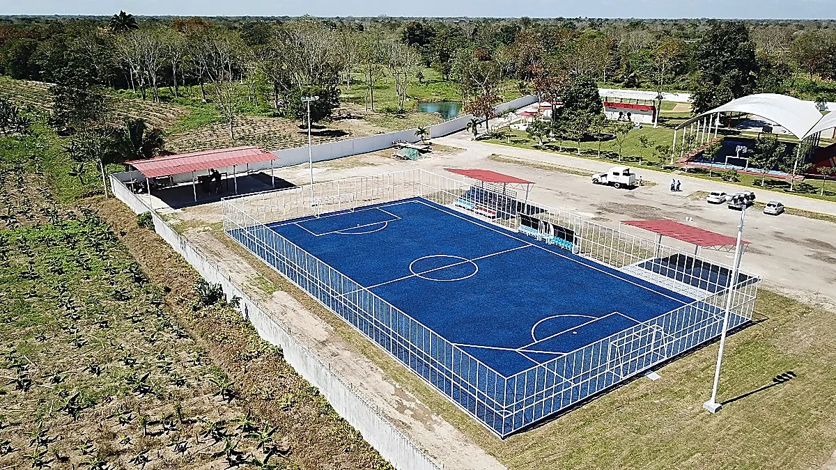 Cancha de fútbol 7 con pasto sintético en Área Recreativa Unidad y Compromiso (pasto azul), Villahermosa