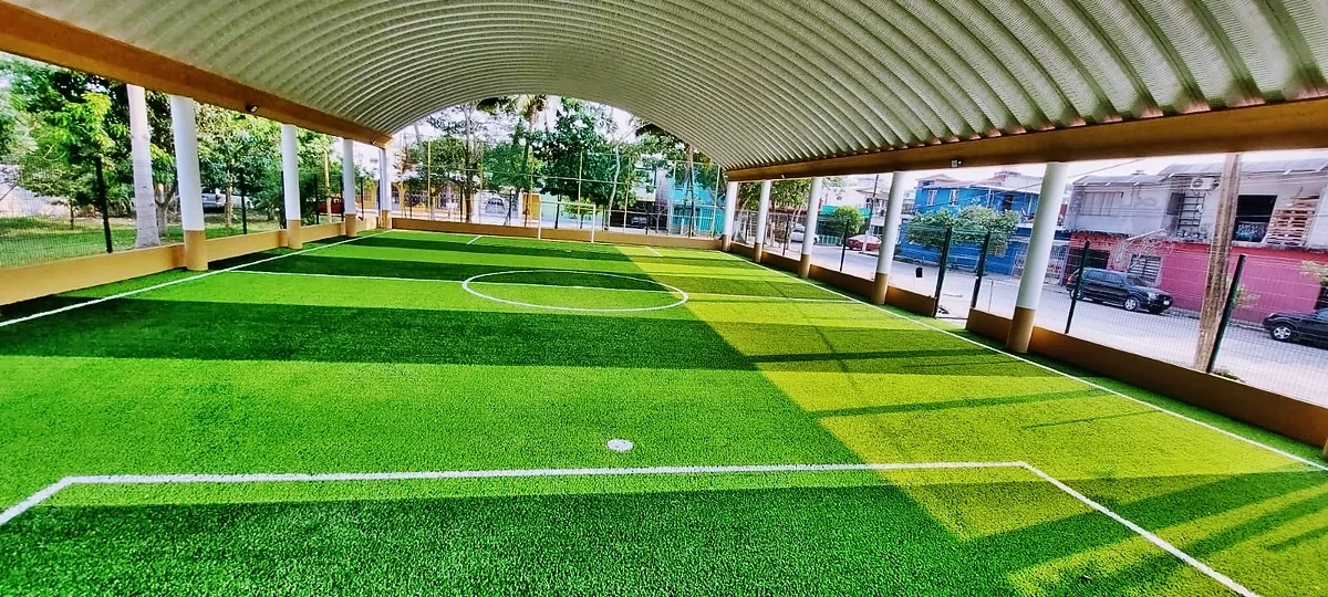 Cancha de fútbol 7 con pasto sintético en Fraccionamiento San Antonio, Cunduacán, Tabasco: otra vista de la cancha de fútbol 7