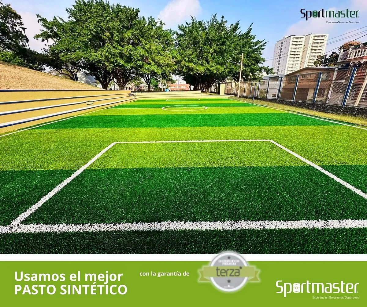 Cancha de fútbol 5 con pasto sintético en Colegio Félix de Jesús, Tampico