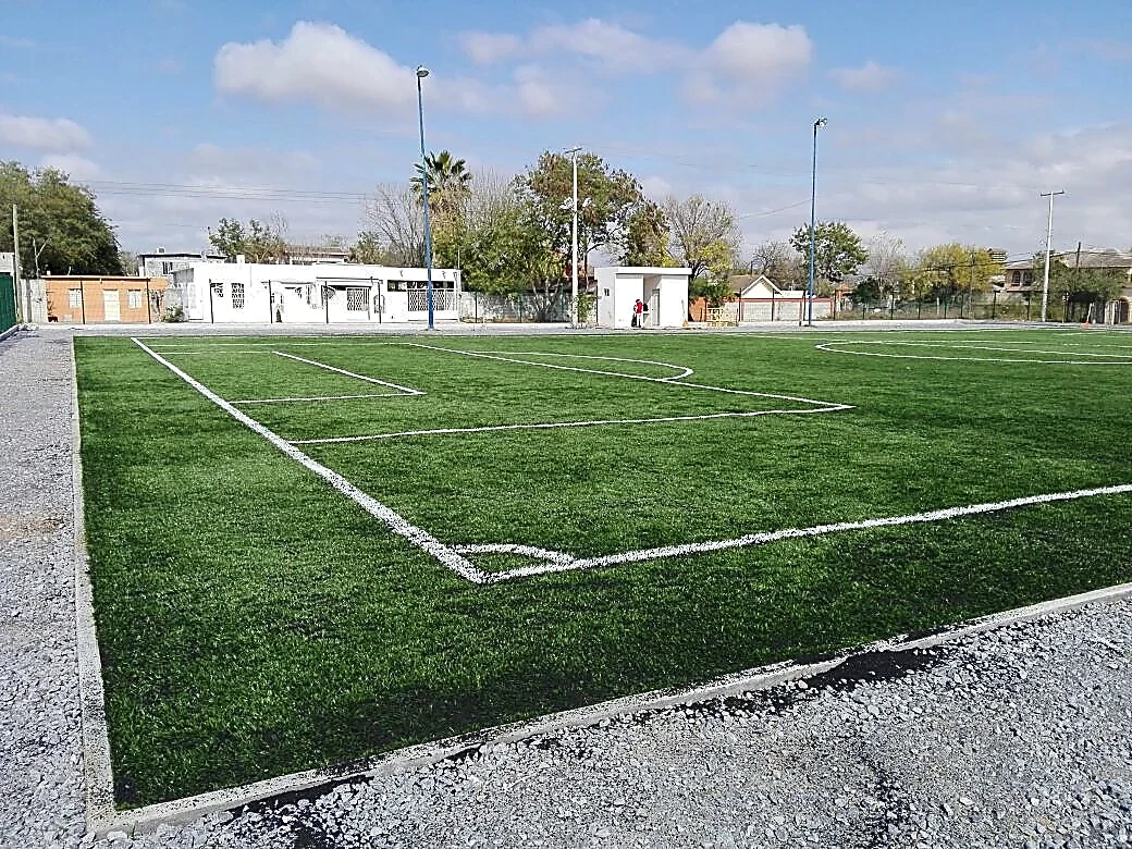 Cancha de fútbol 7 con pasto sintético en Campo Deportivo los Guerra, Miguel Alemán, Tamaulipas: otra vista de la cancha de fútbol 7