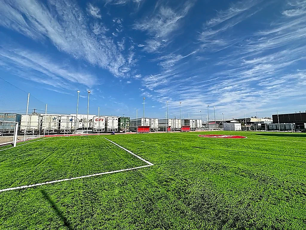 Cancha de fútbol 7 con pasto sintético en Empresa RHEEM, Nuevo Laredo