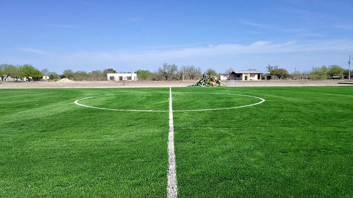 Cancha de fútbol 7 con pasto sintético en Gustavo Díaz Ordaz, Tamaulipas