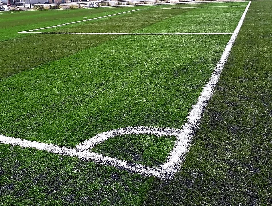 Cancha de fútbol 7 con pasto sintético en Universidad Autónoma de Tamaulipas, Nuevo Laredo, Tamaulipas: otra vista de la cancha de fútbol 7