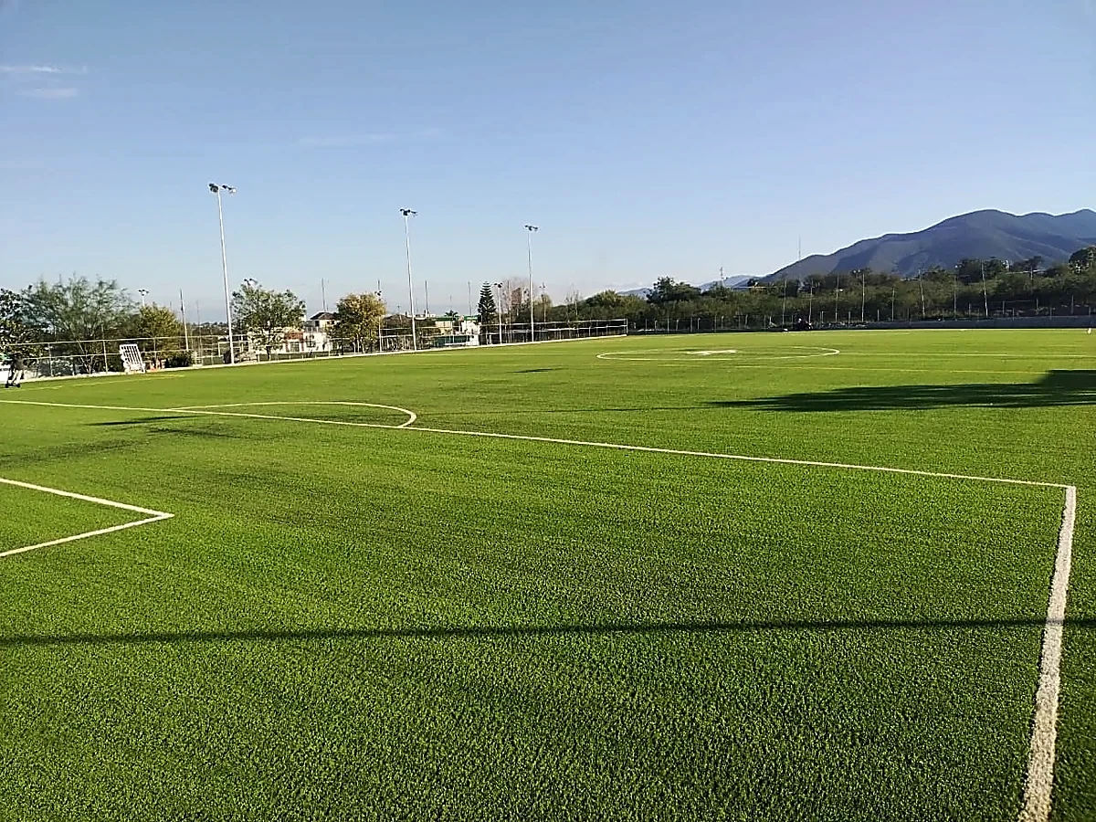 Cancha de fútbol soccer con pasto sintético en Cancha de Fútbol la Cima, Ciudad Victoria