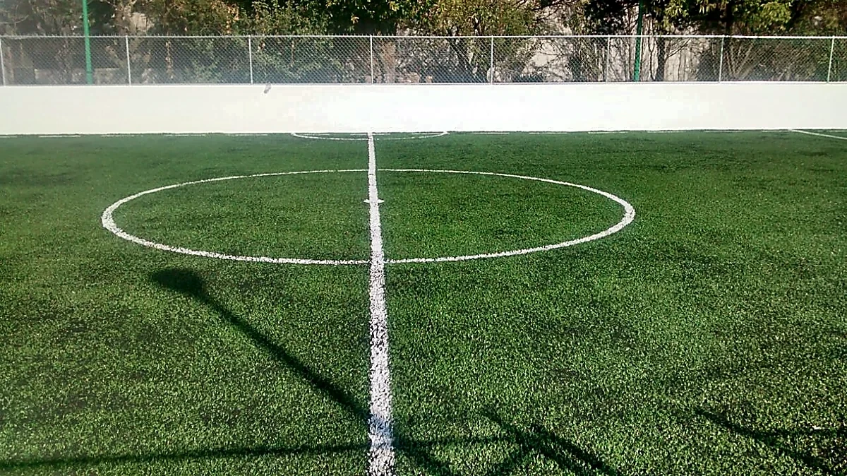 Cancha de fútbol 7 con pasto sintético en Campo Deportivo Papalota, Papalotla