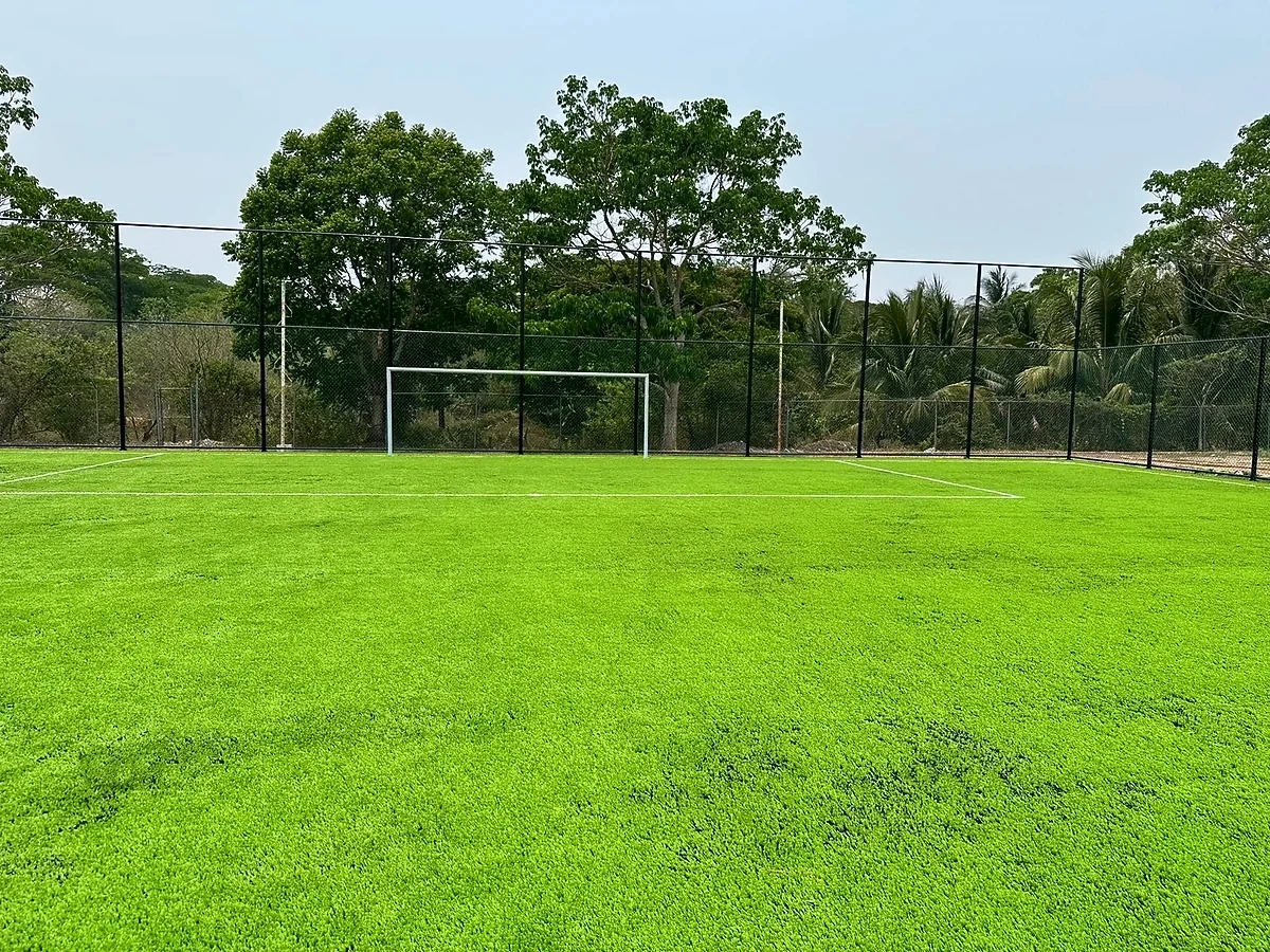 Cancha de fútbol 7 con pasto sintético en Campo de Comunidad, Paso de Ovejas, Veracruz: otra vista de la cancha de fútbol 7