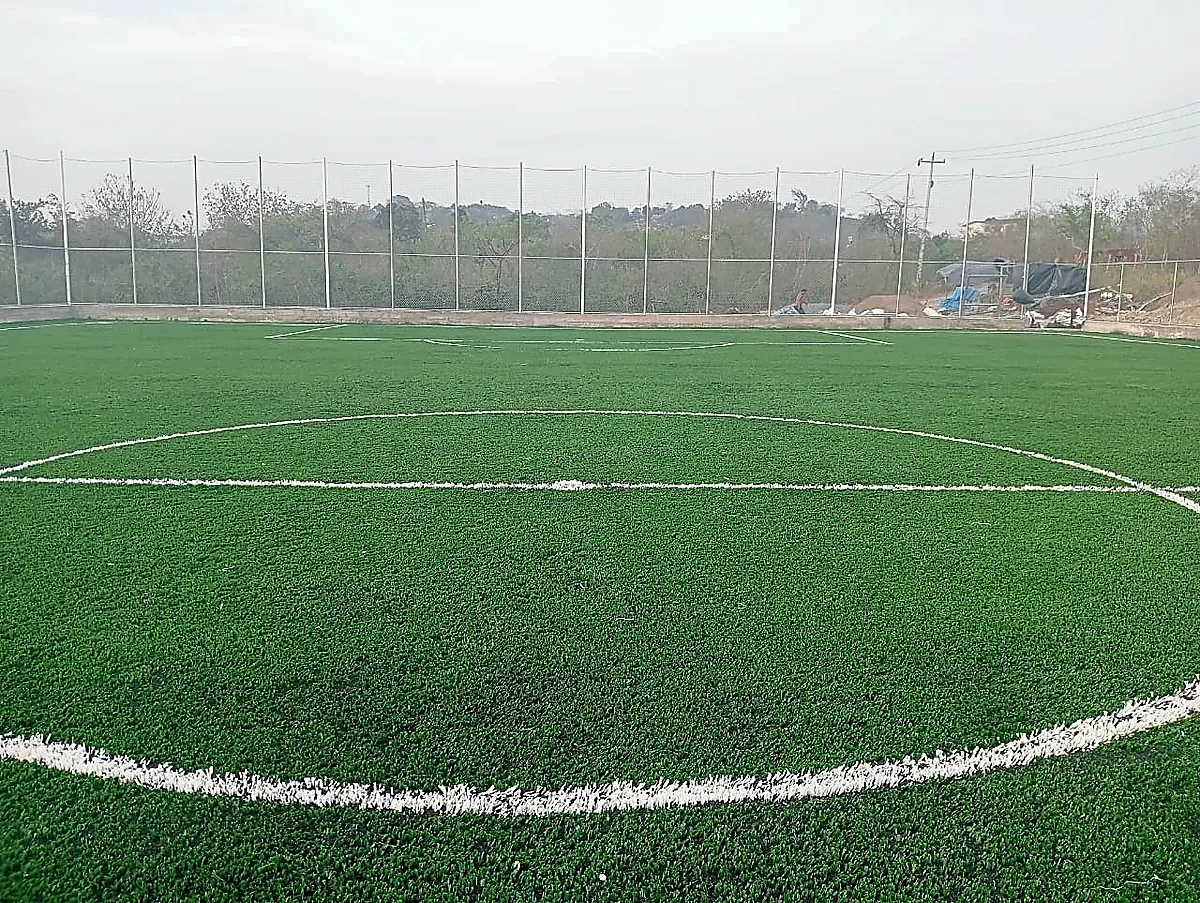 Cancha de fútbol 7 con pasto sintético en Campo Ozuluama, Veracruz: líneas de juego insertadas en el mismo pasto