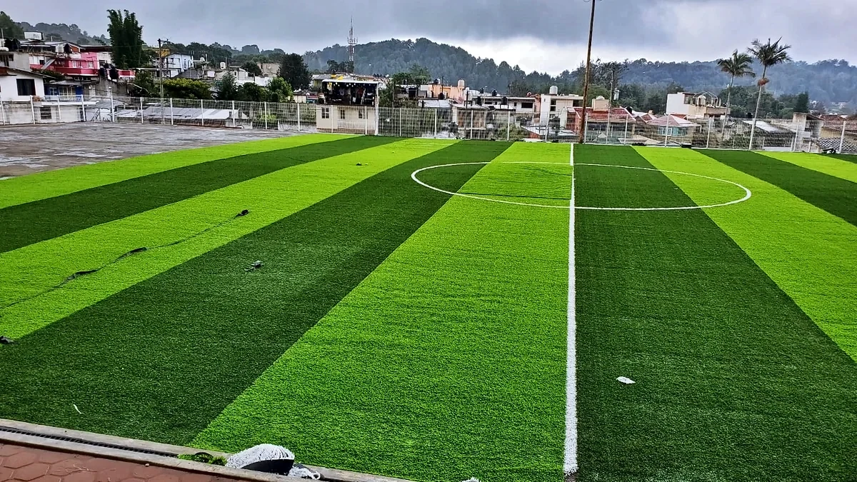 Cancha de fútbol 9 con pasto sintético en Unidad Deportiva El Palenque, Banderilla