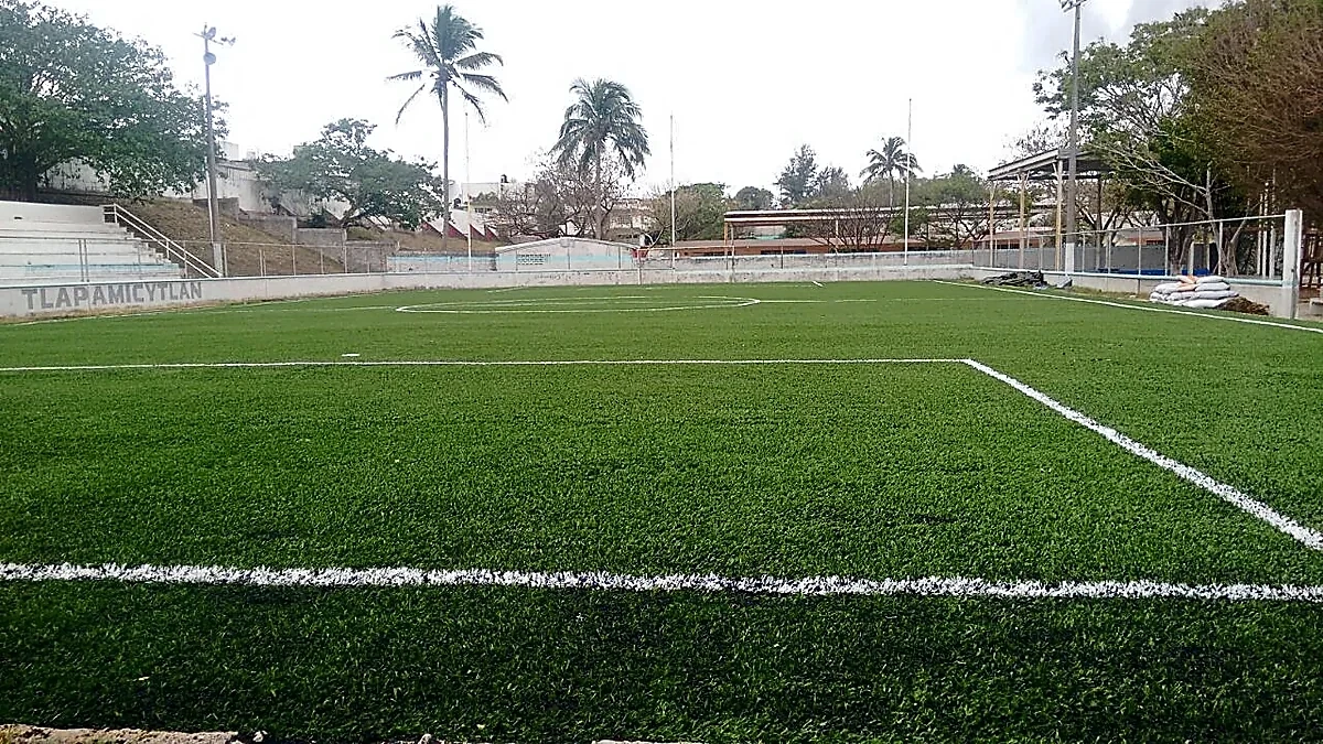 Cancha de fútbol soccer con pasto sintético en Boca del Río, Veracruz