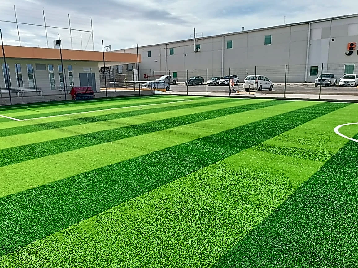 Cancha de fútbol 7 con pasto sintético en ACAT, Calera