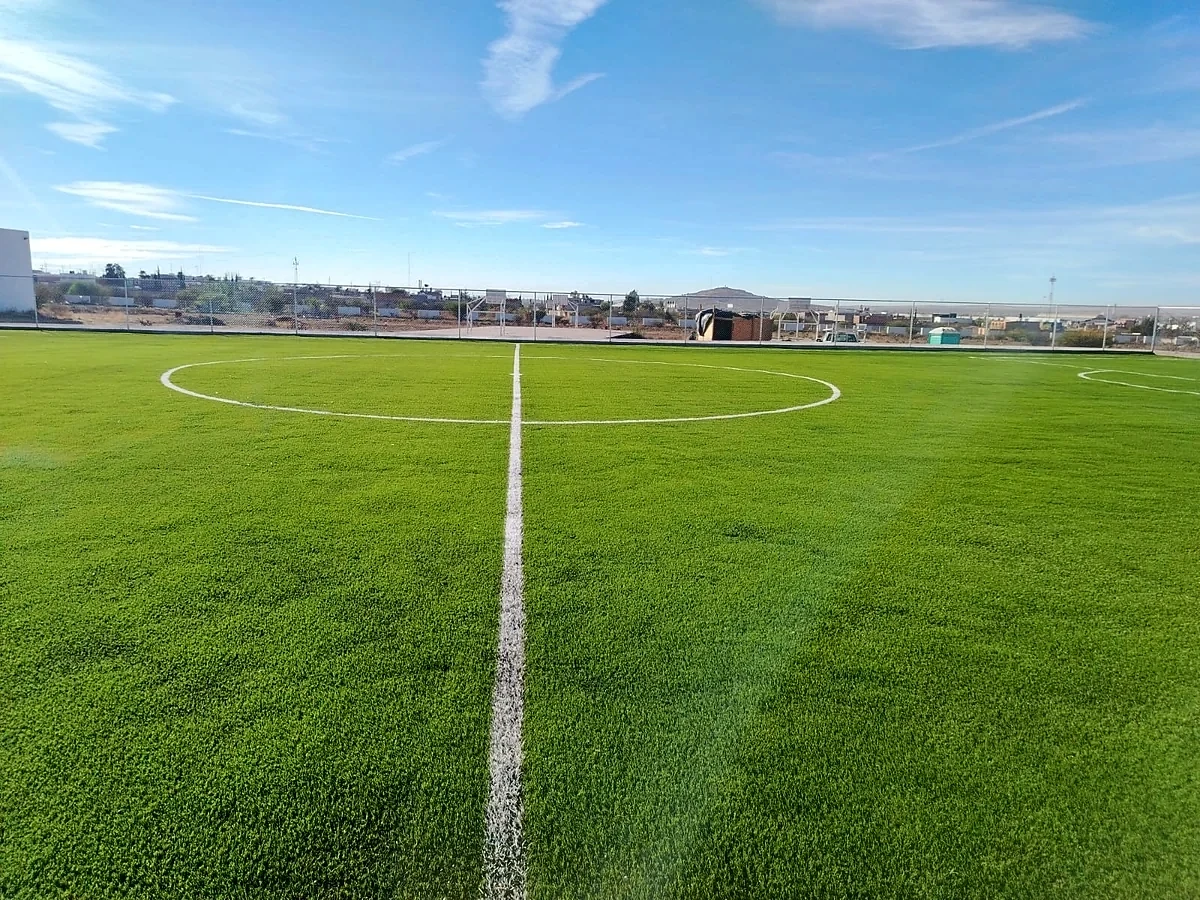 Cancha de fútbol 7 con pasto sintético en Fresnillo, Zacatecas